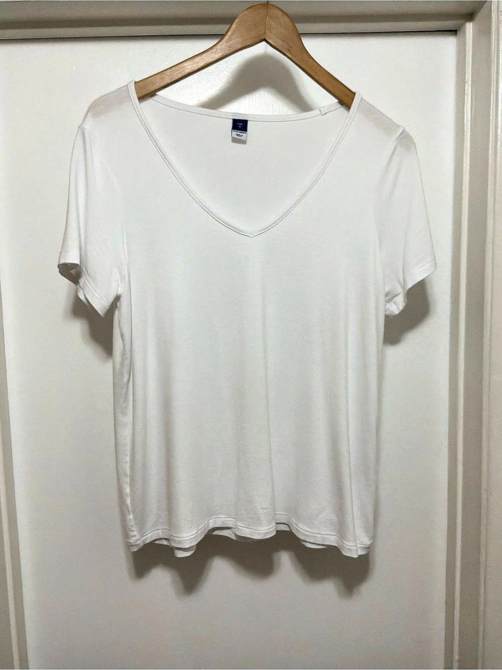 Old Navy Luxe V-Neck Tee White Medium